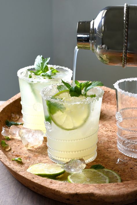 12 Topo Chico Cocktails That Are Easy-Sipping and Oh-So Refreshing Watermelon Refresher, Ranch Water, Paloma Recipe, Frozen Limeade, Spicy Margarita, Pisco Sour, Creative Cocktail, Margarita Recipes, Refreshing Cocktails