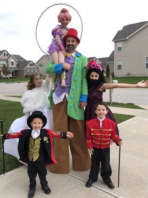 Greatest Showman Costumes Family, Greatest Showman Costumes, Family Costume Ideas, Costume Family, Swim Meet, The Greatest Showman, Family Of 4, Family Costumes, Costumes Halloween