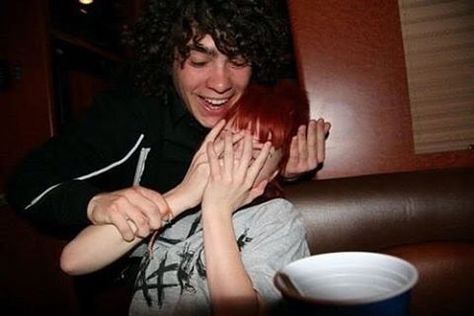 How cute this is 💖 #tayloryork #hayleywilliams #paramore All We Know Is Falling, Haley Williams, Welcome To Our Family, Hayley Paramore, Taylor York, Paramore Hayley Williams, Emo Kid, Sweet Romance, Hayley Williams