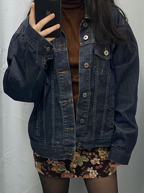 outfit check girl denim jacket aesthetic inspo fall brown autumn fit downtown Brown Jean Jacket Outfit, Denim Jacket Aesthetic, Brown Jean Jacket, Jacket Aesthetic, Brown Denim Jacket, Brown Autumn, Jean Jacket For Girls, Girls Denim Jacket, Jean Jacket Outfits