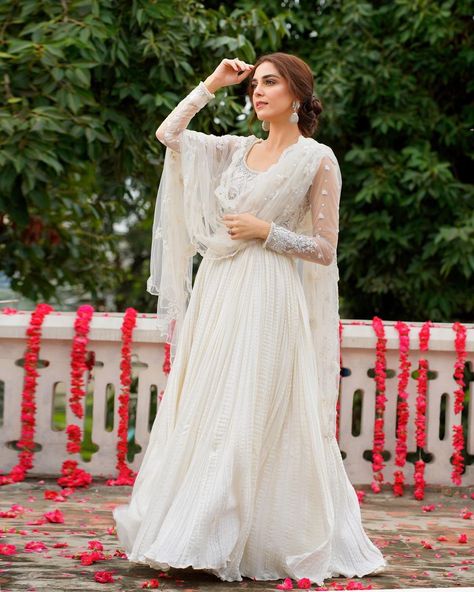 Maya Ali Dresses, White Dress Shorts, Simple Lehenga, Maya Ali, Beautiful White Dresses, Anarkali Dress Pattern, Long Frock, Pakistani Wedding Outfits, Beautiful Pakistani Dresses