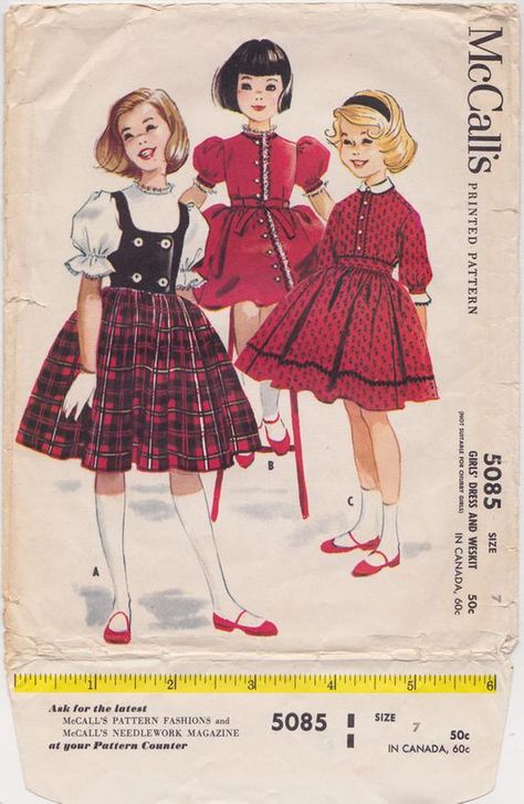 Retro Dress Pattern, 1950s Girls, Vestidos Anime, Vintage Girls Dresses, Girl Dress Pattern, Sewing Patterns Girls, Dress Buttons, Full Skirt Dress, Mccalls Sewing Patterns