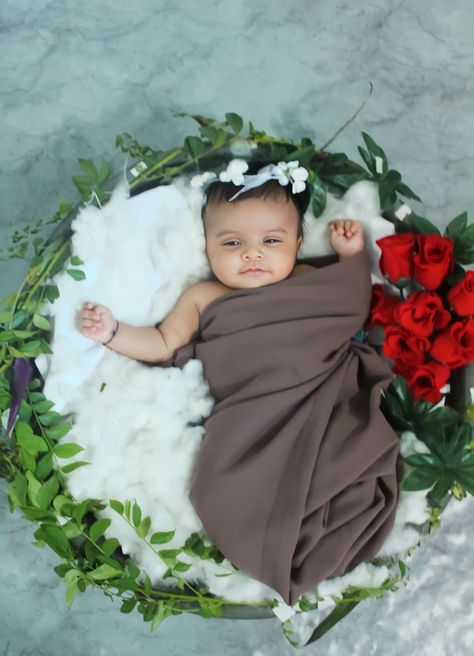 photoshoot with some flowers cotton leaves and some happy moments 😍 Honey Photoshoot, Theme Photoshoot, Baby Photoshoot Ideas, 1 Month Baby, Baby Shoot, Flower Theme, Celebration Ideas, Little Angel, Baby Photoshoot