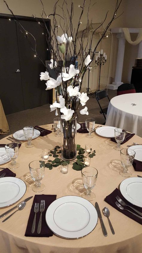 Centerpieces For Anniversary Dinner, Light Centerpieces For Party, Light Up Table Centerpieces, Twinkle Lights Wedding Decor, Twinkle Light Centerpiece, Prom Centerpiece Ideas, Lighted Branches Centerpieces, Centerpieces With Lights, Light Up Centerpieces