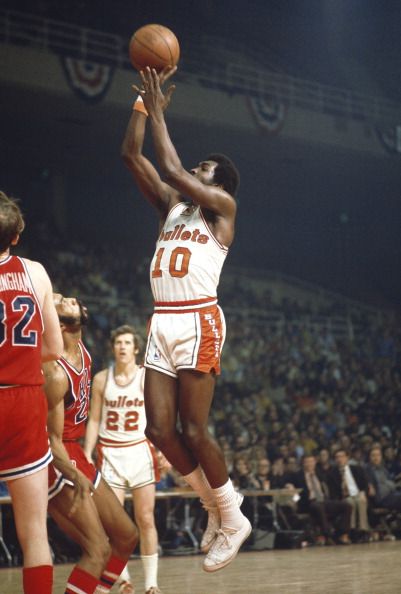 Earl Monroe (1970) Revisionist History, Earl Monroe, San Diego Chargers Football, Basketball Pics, Nba Superstars, Basketball Quotes Inspirational, Famous Athletes, Basketball Diaries, Chargers Football