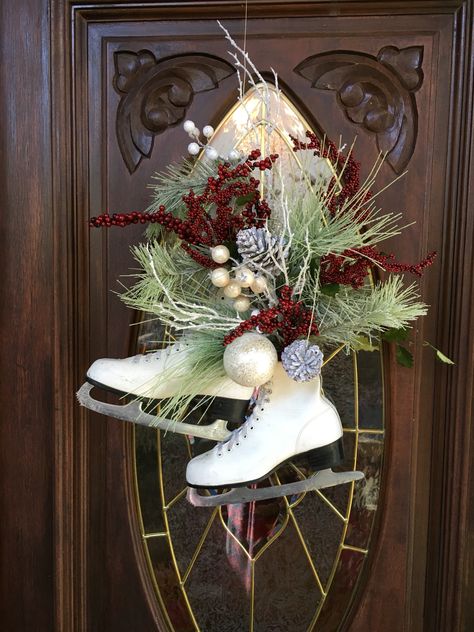 Something festive to do with ice skates. A fond memory from years past. ☺️🌲🎅🏽 Christmas Ice Skates Decor, Decorated Ice Skates Ideas, Sled And Skates Decoration, Ice Skate Floral Arrangement, Christmas Ice Skates Decoration, Ice Skates Christmas Decoration, Christmas Skates, Christmas Sleighs, Christmas Sled Decoration