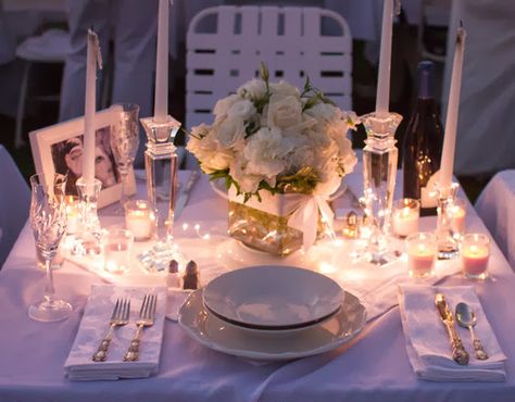 Diner En Blanc | Kirbie's Cravings | A San Diego food blog                                                                                                                                                                                 More Romantic Picnic Food, Wedding Food Ideas, Sweet 17, San Diego Food, Low Carb Snack, White Dinner, All White Party, Dinner Table Setting, Romantic Picnics