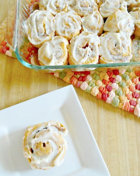 Ally's Sweet & Savory Eats: Quick and Easy Pumpkin Cinnamon Rolls Easy Pumpkin Cinnamon Rolls, Cinnamon Rolls No Yeast, Rolls No Yeast, Cinnamon Roll Turkeys, Pumpkin Sheet Cake, Pumpkin Cinnamon Rolls, Easy Family Dinners, Easy Pumpkin, Sweet And Savory