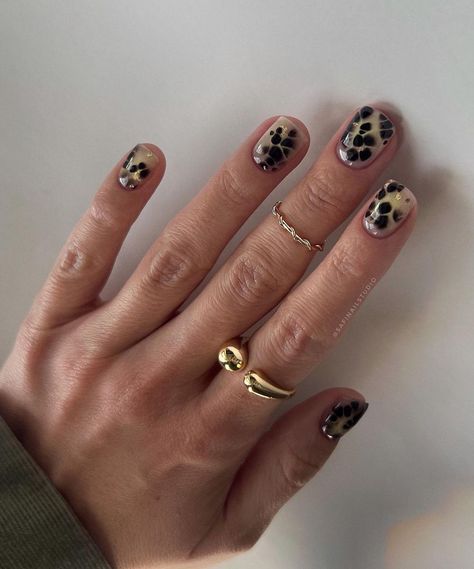 Old Lady Nails Designs, Old Lady Nails, 2025 Nail Trends, Tile Nails, November Nail Art, Lady Nails, Art Deco Nails, November Nails, Hippie Nails