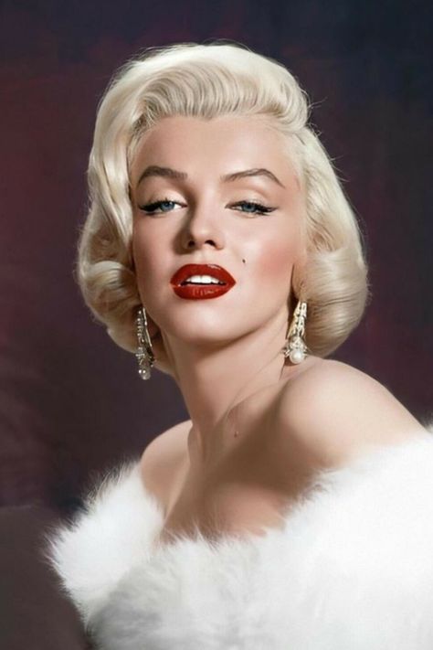 Queen Marilyn Monroe💋🌹 Marilyn Monroe Fur, Marilyn Monroe Makeup, Marilyn Monroe Hair, Marilyn Monroe Costume, Pageant Photography, Marilyn Monroe Photography, Norma Jean Marilyn Monroe, Marilyn Monroe Artwork, Marilyn Monroe Portrait