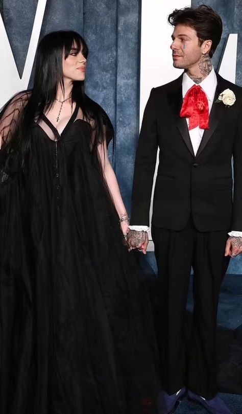 Matthew Tyler Vorce, Billie And Jesse, Billie Eilish Fashion, H.e.r Singer, Black Full Skirt, Jesse Rutherford, Classic Tuxedo, Divorced Parents, Oscars Party