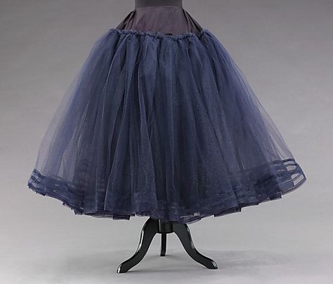 1955 Petticoat, Metropolitan museum of art (not very victorian, but great example of use of yoke to reduce bulk) 1950 Fashion, Hoop Skirt, Fashion 1950s, Costume Collection, Urban Wear, Vintage Lingerie, 50s Fashion, 1950s Fashion, Urban Outfits