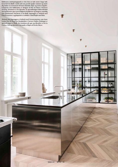 Minimal, restrained glam kitchen Minimalist Dekor, Glam Kitchen, Interior Design Minimalist, Ikea Decor, Trendy Living Rooms, Minimalist Furniture, Design Del Prodotto, Decor Minimalist, Minimalist Kitchen