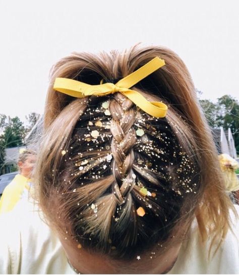 Cheer Hair, Fest Outfits, Pinterest Hair, Festival Hair, Afro Punk, Glitter Hair, Mellow Yellow, Hair Dos, Hair Day