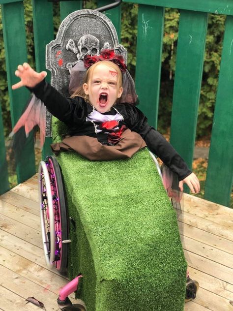 Genius Halloween Costumes, Wheelchair Costumes, Fiesta Halloween, Cinderella Carriage, Tray Diy, Perfume Tray, People With Disabilities, Disabled People, Halloween 2016