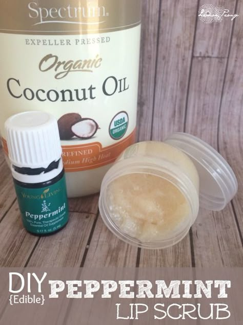 DIY All-Natural Peppermint Lip Scrub! This would be great to make for Mother's Day or Easter! Peppermint Lip Scrub, Homemade Bath, Diy Kosmetik, Organic Lip Balm, Diy Scrub, Diy Lips, Young Living Oils, Homemade Bath Products, Diy Recipes