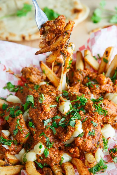 Butter Chicken Poutine Poutine Food, Chicken Poutine, Football Snack Food, Poutine Recipe, Loaded Fries, Poutine, Butter Chicken, Poultry Recipes, Winter Food