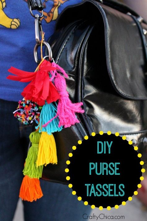 Diy Purse Tassel, Purse Embellishments, How To Make Keychains, Purse Tassels, Colorful Purse, Keychains Diy, Pom Crafts, How To Make Purses, Colorful Embroidery