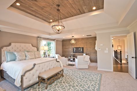 Master Suite Seating Area, Cathedral Ceiling Master Suite, Big Bedroom Luxury Master Suite, Tray Ceiling Bedroom Master Suite, Bedroom Seating Area Ideas Master Suite, Large Bedroom Ideas Master Suite, Master Suite Layout With Sitting Area, Big Bedroom Luxury, Main Bedroom Ideas Master Suite