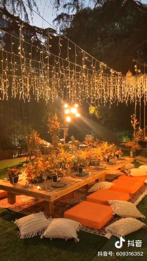 Fall Wedding Decor Ideas, Hiasan Perkahwinan, Fall Wedding Decor, Lights Wedding Decor, Tafel Decor, Wedding Decor Ideas, Desi Wedding Decor, Mehndi Decor, Home Wedding Decorations