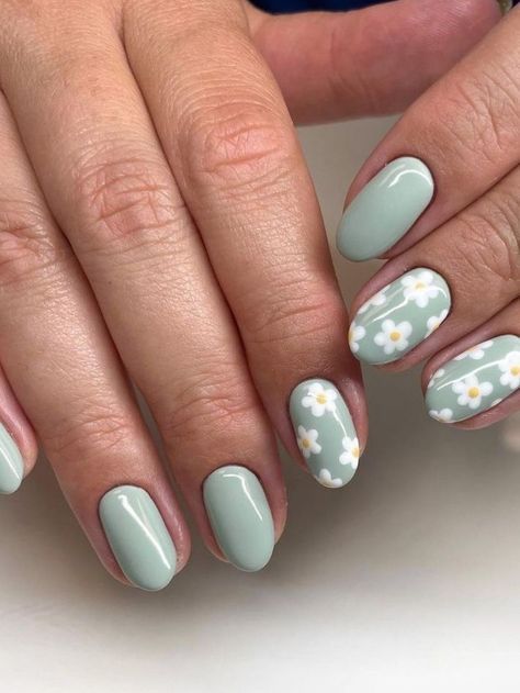 No Design Nail Ideas, Short Squoval Acrylic Nails Green, Short Nail Designs Floral, Short Square Acrylic Nails Summer 2024, Short Square Summer Nails 2024, Short Summer Nail Designs 2024, Short Nail Spring 2024, Round Nail Designs, Cute Short Nails