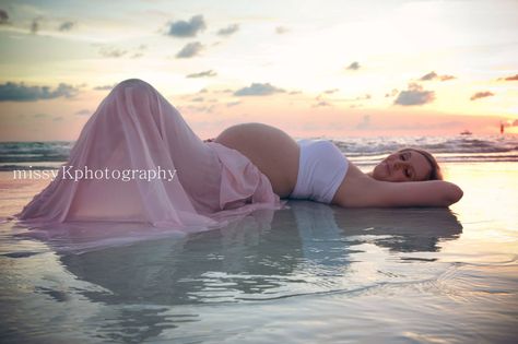 Maternity Shoot Beach Dress, Water Maternity Photos, Maternity Shoot Beach, Baby 2024, Maternity Photography Beach, Maternity Beach, Maternity Photography Poses Outdoors, Beach Maternity Photos, Couple Pregnancy Photoshoot