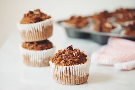 vegan pumpkin spice muffins | RECIPE on hotforfoodblog.com Sourdough Zucchini, Cranberry Sauce Muffins, Hot For Food, Gf Treats, Zucchini Banana, Walnut Muffins, Dough Starter, Morning Glory Muffins, Vegan Pumpkin Spice