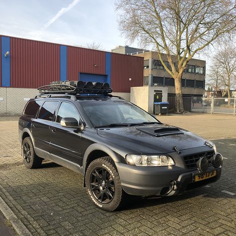 See specs and read the full story on our site! Lifted Volvo XC70 Cross Country with offroad wheels and a roof rack. Overland-style mods, lift kit and upgrades you need to build a trail-worthy battlewagon. #volvo #xc70 #overland #battlewagon Volvo XC70 Cross Country with a rhino rack cargo basket Xc70 Offroad, Volvo Xc70 Cross Country, Off Road Wagon, Offroad Wheels, Volvo Wagon, Volvo Xc, Road Trip Camping, City Vehicles, Volvo Xc70