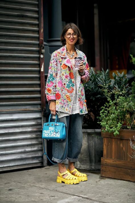 Pale Pink Shirt Outfit, Eclectic Personal Style, Pink Shirt Outfit, Purple Tights, Fashion Trend Forecast, Midsize Outfits, Quirky Style, New York Fashion Week Street Style, Bodo