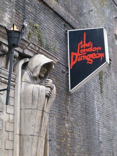 The London Dungeon Riverside Building, Westminster Bridge Road, London SE1 7PB, England http://www.tripadvisor.com/Attraction_Review-g186338-d189027-Reviews-The_London_Dungeon-London_England.html London Dungeon Aesthetic, London Dungeon, London Tourist Attractions, Gallows Humor, London Visit, London Tourist, Westminster Bridge, London Trip, Halloween Makeup Scary