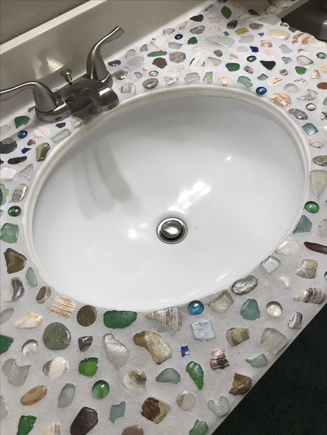 Mosaic Countertop, Mosaic Sink, Broken Glass Crafts, Diy Kitchen Countertops, Mosaic Rocks, Old Bathroom, Mosaic Bathroom, Small Bathroom Ideas Modern, Glass Art Projects