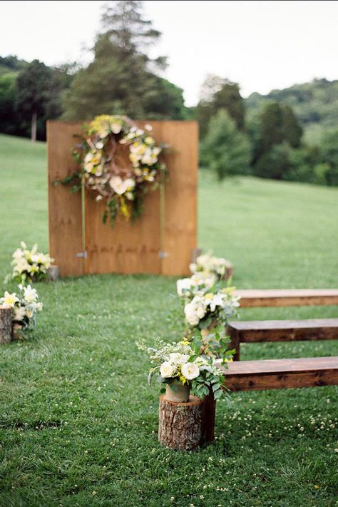 Outdoor Wedding Altars, Wedding Altar Decorations, Diy Wedding Arbor, Country Wedding Songs, Diy Outdoor Christmas Decorations, Dried Flower Decor, Wedding Aisles, Diy Outdoor Weddings, Wedding Arbors