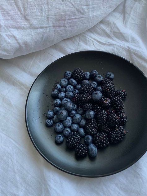 Food Obsession, Pretty Food, Blueberries, Aesthetic Food, Food Inspiration, Love Food, Healthy Snacks, Smoothie, Healthy Lifestyle