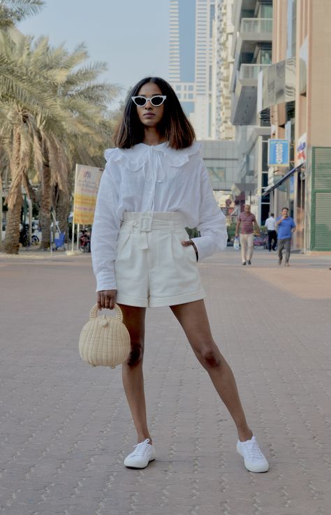 HOW TO STYLE THE PETER PAN BLOUSE White Peter Pan Collar Shirt Outfits, Peter Pan Collar Shirt Outfit, Peter Pan Collar Blouse Outfit, Peter Pan Collar Outfit, Collar Blouse Outfit, Clean Outfits, Collared Shirt Outfits, Jumper Outfits, Peter Pan Blouse