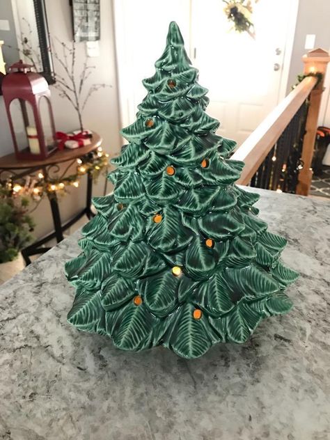 Vintage McCoy Ceramic Christmas Tree - USA RARE | #1845465742 Ceramic Trees, Flow Blue China, Grape Decor, Vintage Ceramic Christmas Tree, Christmas Bowl, Hens On Nest, Rookwood Pottery, Mccoy Pottery, Ceramic Christmas Trees