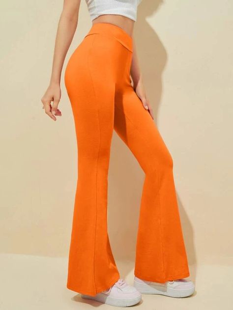 Bell Pants Outfit, Preppy Pants, Outfits Leggins, Bell Bottom Leggings, Bell Pants, Orange Pants, Orange Leggings, Black Jeans Outfit, Flared Leggings