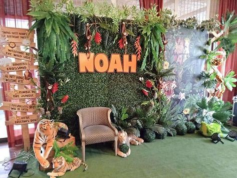 The party decorations at this Jungle Safari Birthday Party are awesome!! See more party ideas and share yours at CatchMyParty.com #catchmyparty #partyideas #junglesafaribirthdayparty #boybirthdayparty Jungle Theme Decoration Ideas, Jungle Book Birthday, Jungle Safari Birthday Party, Office Themed Party, Jungle Theme Party, Ideas Birthday Party, Jungle Theme Birthday Party, Zoo Birthday Party, Jungle Thema