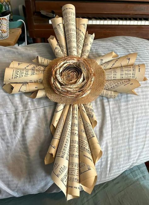 Hymnal Crafts, Paper Wreaths, Creative Upcycling, Sheet Music Crafts, Book Page Wreath, Paper Folding Crafts, Bear Patterns, Sheet Music Art, Christian Crafts