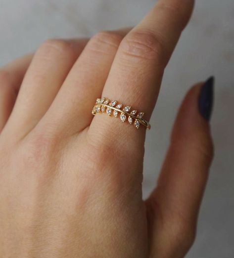 Tanishq Rings, Ladies Finger Ring, Tanishq Jewellery, Modern Gold Ring, Minimalist Diamond Rings, Minimal Jewellery, Gold Finger Rings, Jewelry Knowledge, Plain Gold Ring