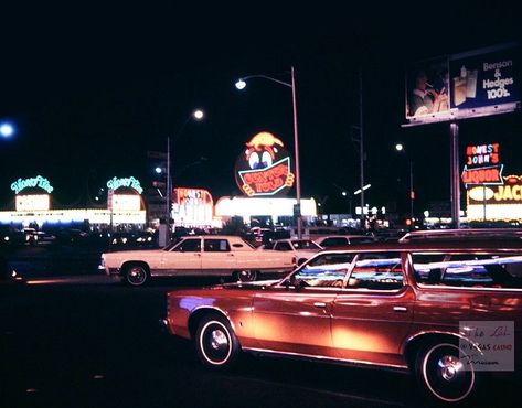 Vintage Casino Aesthetic, 70s Casino, Las Vegas Aesthetic Vintage, Vegas Aesthetic Night, Las Vegas Aesthetic Night, Hollywood 70s, Las Vegas Aesthetic, 80s Miami, Vegas Aesthetic