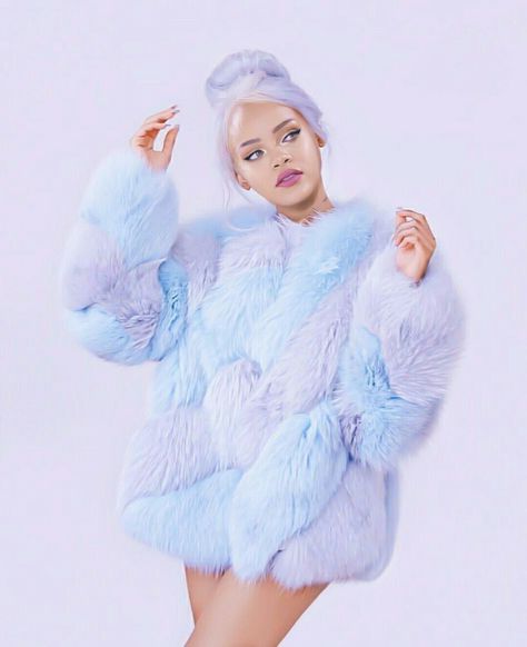 Rihanna looking like a fine ass piece of cotton candy… Rihanna Style, Rihanna Fenty, Fur Fashion, Mode Vintage, Looks Style, Mode Inspiration, Cotton Candy, Look Fashion, Rihanna