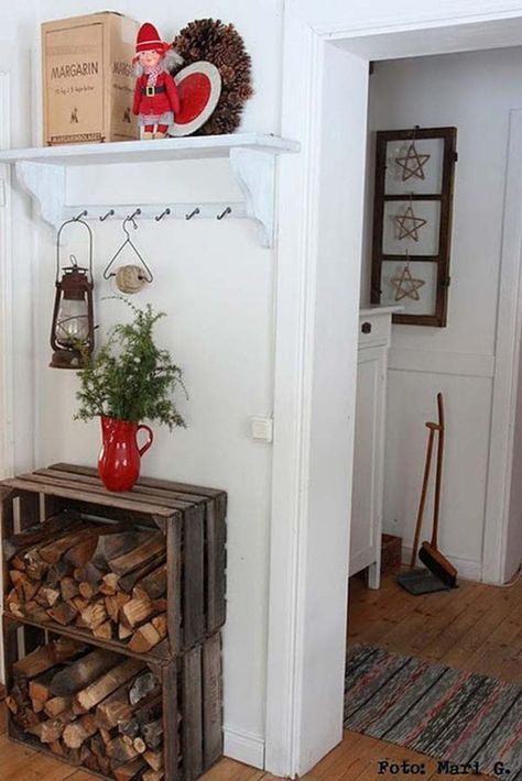 15 best indoor & outdoor DIY firewood rack & storage ideas, such as easy DIY wood rack, creative log holders, simple firewood shed, & more! - A Piece of Rainbow #farmhouse #farmhousestyle farmhouse #livingroom living room ideas, family room, fireplace #diy #homedecor #homedecorideas organizing, organization #organize #storage #backyard #winter #fall fall, winter, backyard, pallet #pallet #woodworking Indoor Log Storage, Indoor Firewood Rack, Salon Bathroom, Firewood Storage Indoor, Firewood Storage Outdoor, Outdoor Firewood Rack, Wine Rack Design, Diy Wooden Crate, Diy Storage Bench