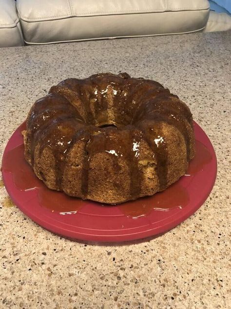 3 INGREDIENT APPLE CAKE - Life with Susan Bundt Apple Cake, Recipe For Apple Cake, Bundt Cake Recipes, Apple Cinnamon Bread, Picnic Birthday Party, Pumpkin Custard, Simple Dessert, Making Homemade Pizza, Homemade Muffins