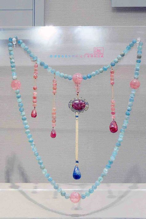 Tourmaline Court Bead of the Qing Dynasty (1636 — 1912) — Palace Museum (Photo by Dongmaiying) | Jewelry Qing Dynasty Jewelry, Dynasty Jewelry, Love In Chinese, China History, Chinese Bracelet, Zhou Dynasty, Chinese Crafts, Warring States Period, The Han Dynasty