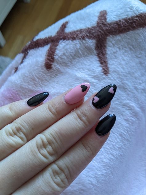 Black And Pink Nails Simple, Black Hello Kitty Nails, Black Heart Nails, Kitty Nails, Too Much Makeup, Hello Kitty Nails, Soft Nails, Pink Nail Designs, Simple Nail Designs