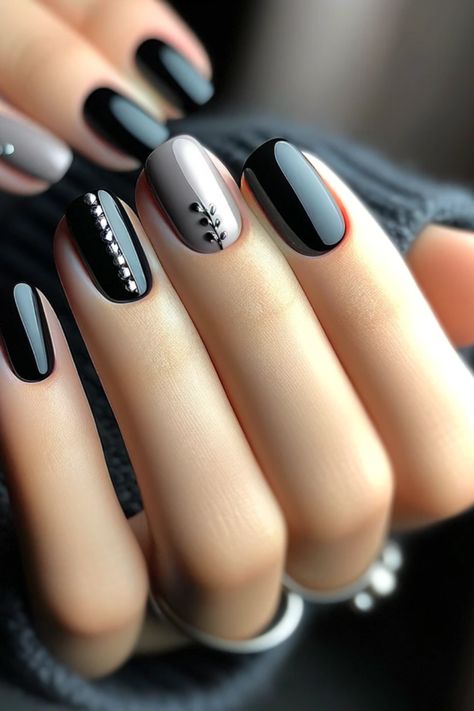 37 Black And Silver Nails That Are Show Stoppers New Year Black Nails, Black Silver Nails Design, Grey And Black Nails, Silver Black Nails, Nails Black And Silver, Nails Ideas Black, Gray Nail Designs, Black And Silver Nails, Cute Black Nails