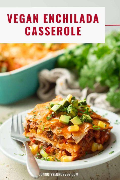 Layers of corn tortillas, zesty beans and veggies, and spicy sauce are baked up to bubbly perfection to make this mouth-watering vegan enchilada casserole. Absolutely delicious and easy enough for a weeknight! Casserole Enchilada, Vegan Enchilada Casserole, Enchiladas Casserole, Vegan Enchiladas, Work Food, Spanish Recipes, Diner Recept, Vegan Mexican, Enchilada Casserole