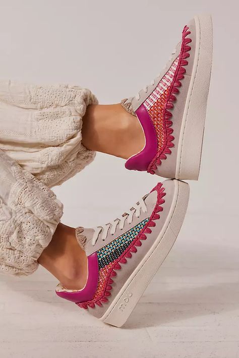 Fringe Sneakers, Shoes Boots Heels, Boho Shoes, Chic Sneakers, Heels Sneakers, Fashion Inspiration Board, Embroidery Shoes, Sneakers Running, Cute Sneakers