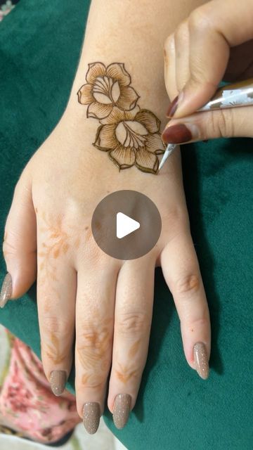 Henna Classes, Front Mehndi, Wedding Couple Pictures, Front Mehndi Design, Mehndi Design Pictures, Stylish Mehndi, Stylish Mehndi Designs, Mehndi Designs For Beginners, April 21