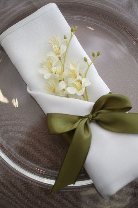 Napkin Wraps For Wedding, Napkins Dinner Table, Wedding Napkin Ideas, Wedding Napkin Folding, Napkin Folding Ideas, Fancy Napkin Folding, Paper Napkin Folding, Tree Decoration Ideas, Creative Napkins